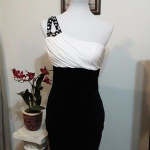 Juniors Black and White Dress